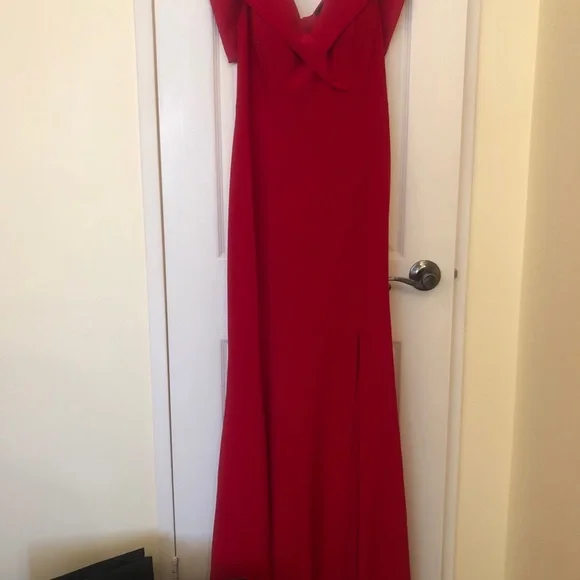 Red dress gown - Picture 4 of 5